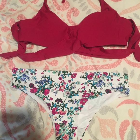 Bathingsuits - Picture 2 of 5